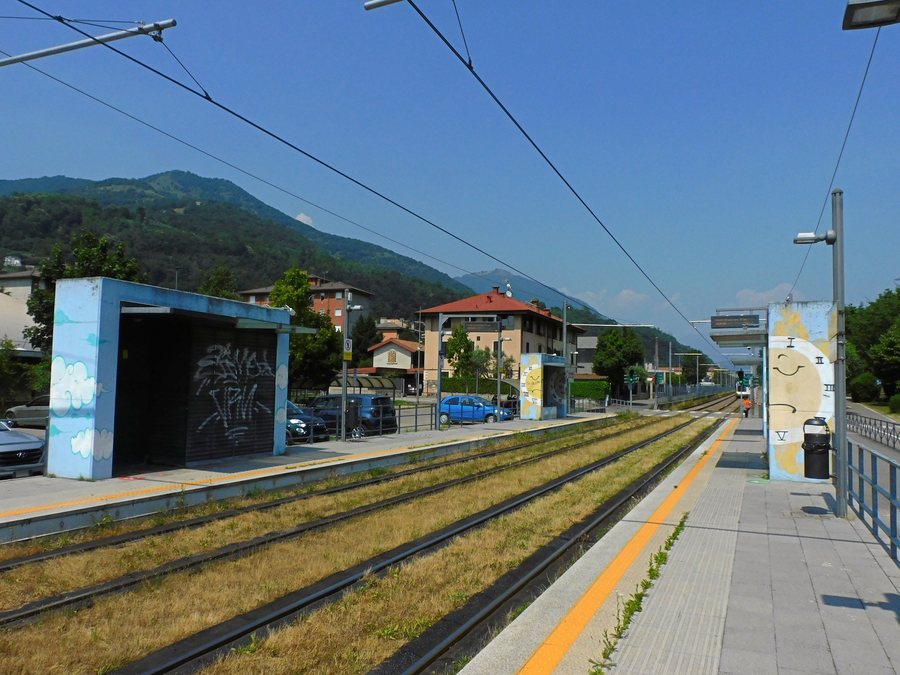 File:Nembro Saletti fermata tranviaria 20250619.jpg
