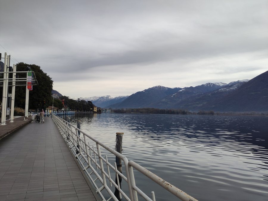 File:Lovere, Italy (30585).jpg