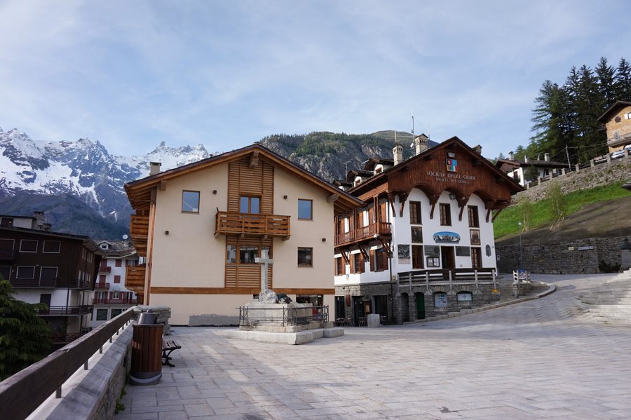 File:Courmayeur 8.jpg