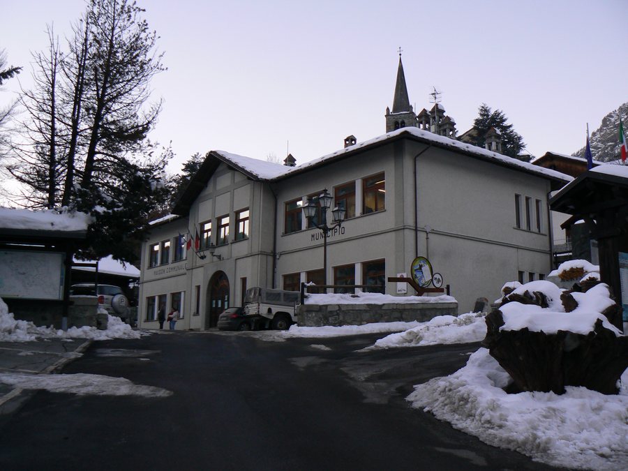File:Brusson munic.JPG