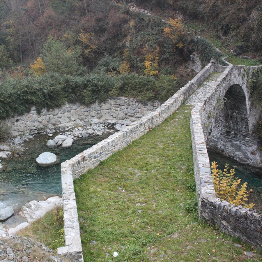 File:Stone bridge in Ceres (Italy).jpg