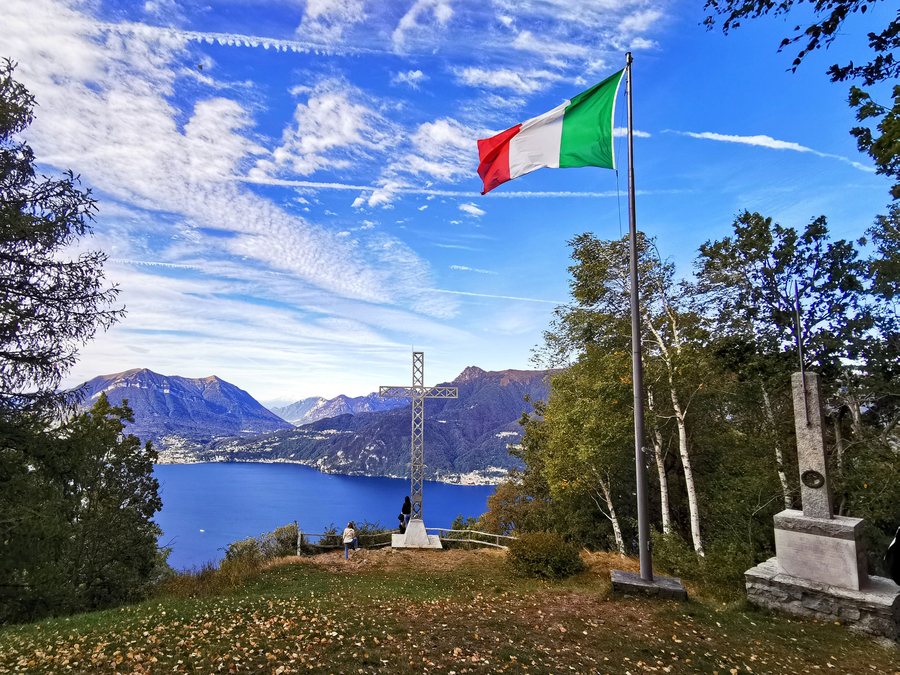 File:Vendrogno - Lago di Como dalla chiesa di San Grato.jpg