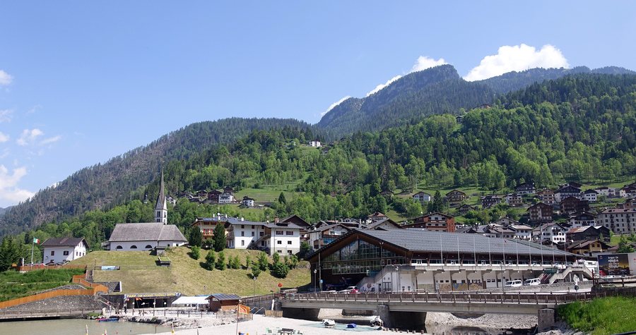 File:Alleghe 2019.jpg