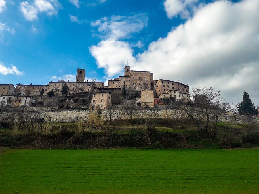 File:Sarnano - veduta 01.jpg