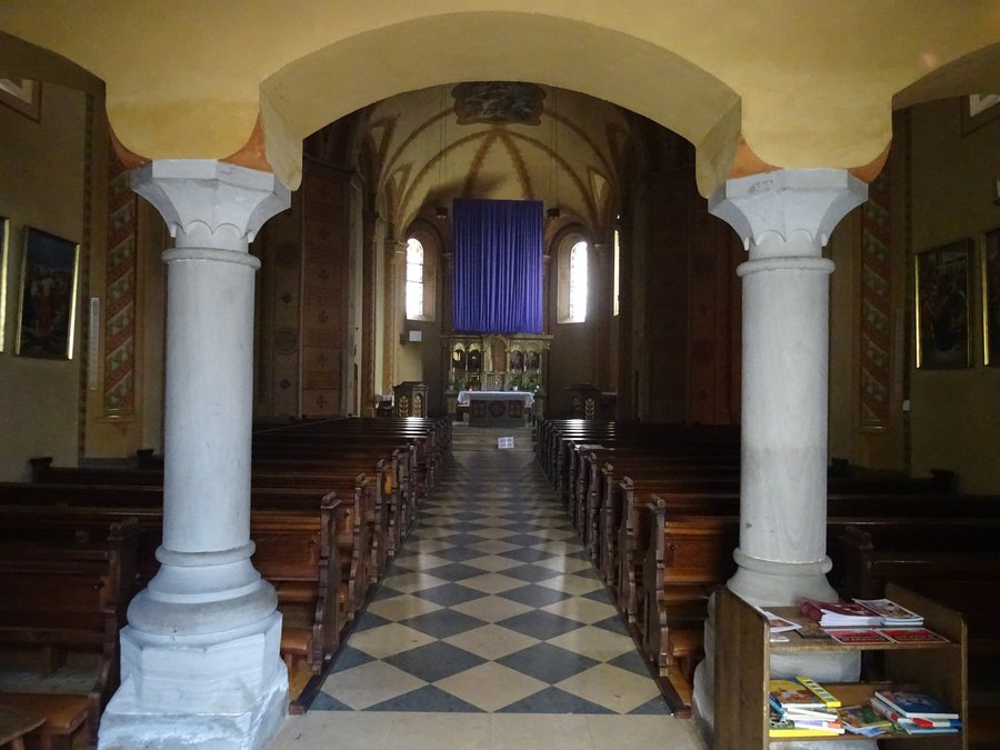 File:Postal, chiesa della Santa Croce - Interno 01.jpg