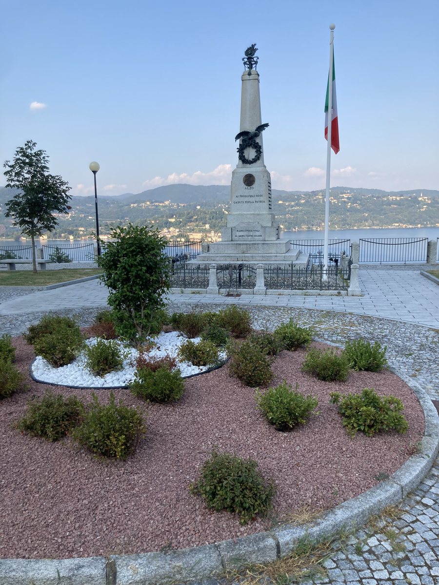 File:Square in Alzo, Pella, Italy 01.jpg