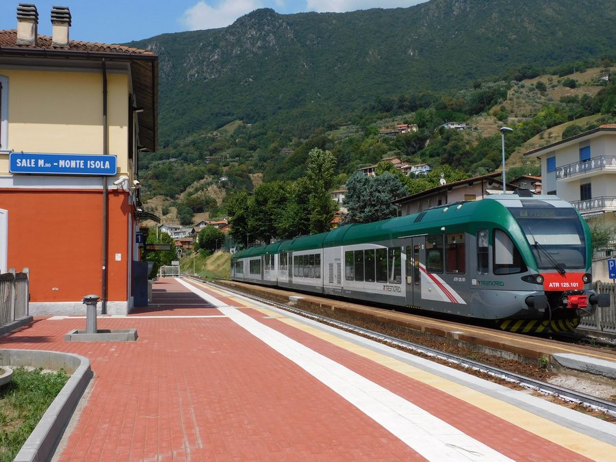 File:Trenord ATR 125 101 Sale Marasino 20220712.jpg