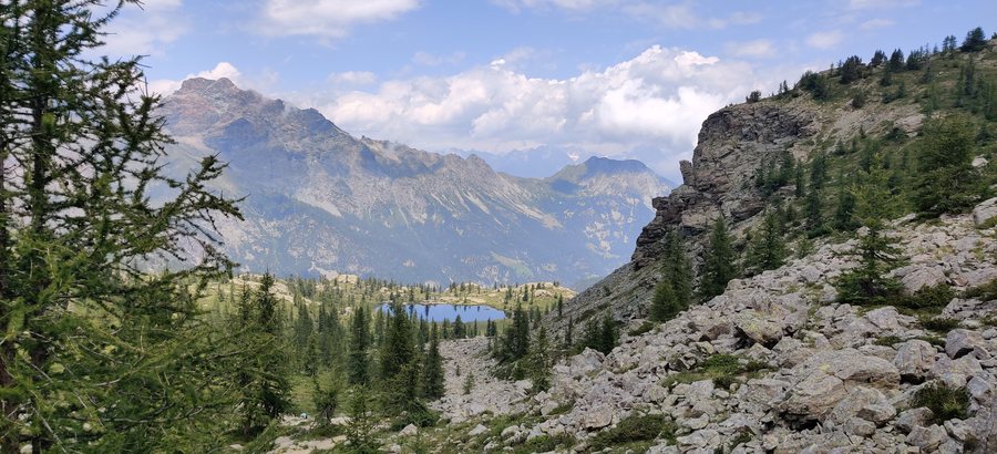 File:Rifugio Lago Barbustel Champdepraz 1.jpg