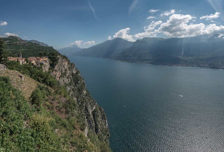 File:Tremosine sul Garda - Terrazza del brivido, Tremosine, Brescia, Italy - June 18, 2017 01.jpg