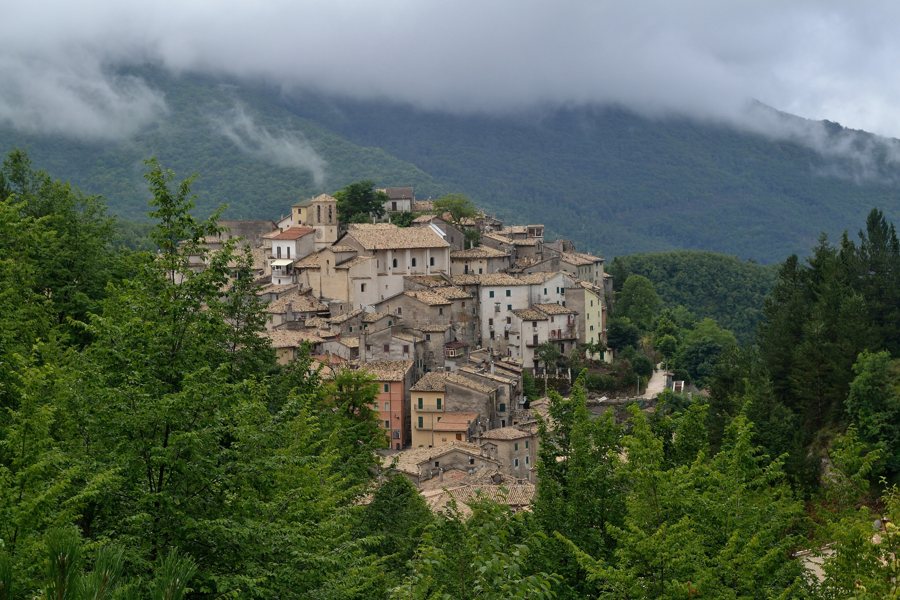 File:Filettino dalla via Panoramica.jpg