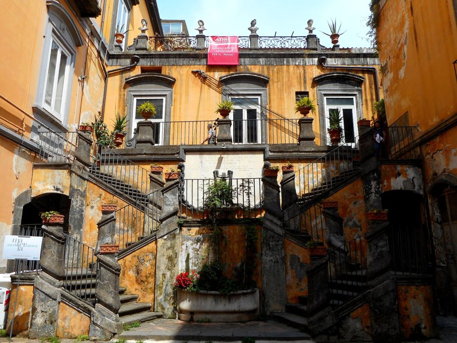 File:Great staircase (18th century) of Marigliano palace in Naples (27586002997).jpg