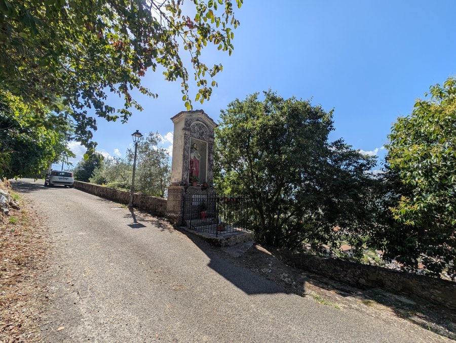 File:A chapel in Roccasecca.jpg